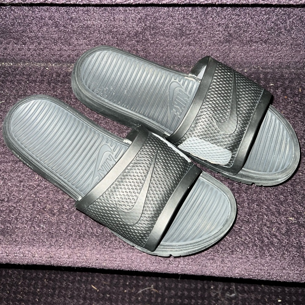 Nike Mens slides all black with gray trim size 9